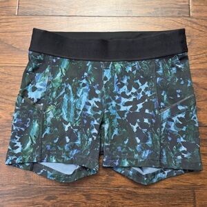 Lululemon women’s Printed spandex large waistband shorts